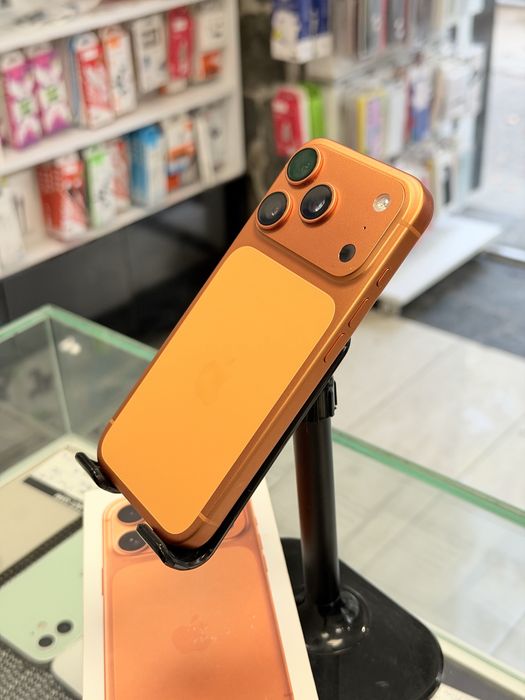 Apple iPhone 17 Pro 256GB Cosmic Orange